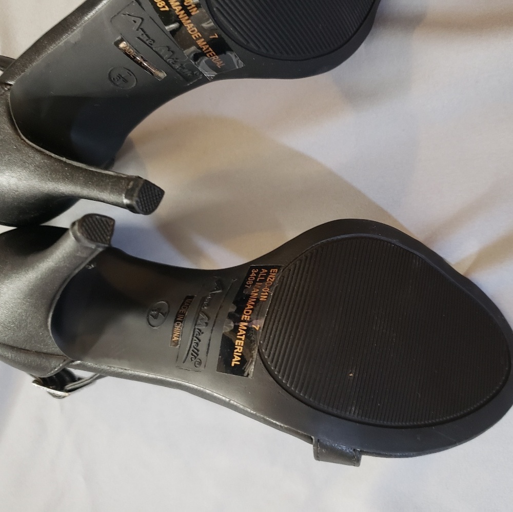 Shoes - Picture 4 of 5